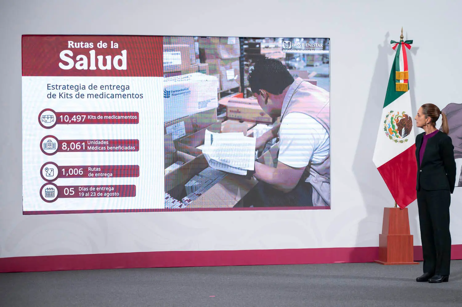 Sheinbaum observa presentación de Rutas de la Salud en Palacio Nacional