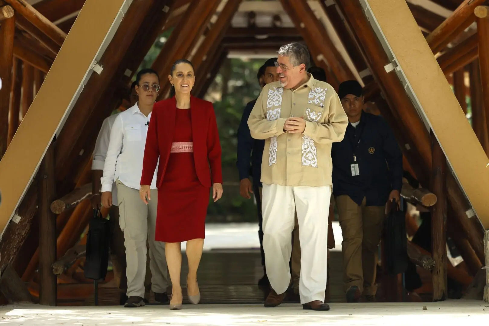 Presidentes de México y Guatemala en reunión bilateral en Petén