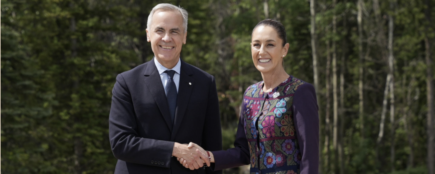 La presidenta Claudia Sheinbaum y el primer ministro de Canadá, Mark Carney, dialogan en encuentro bilateral durante la Cumbre del G7