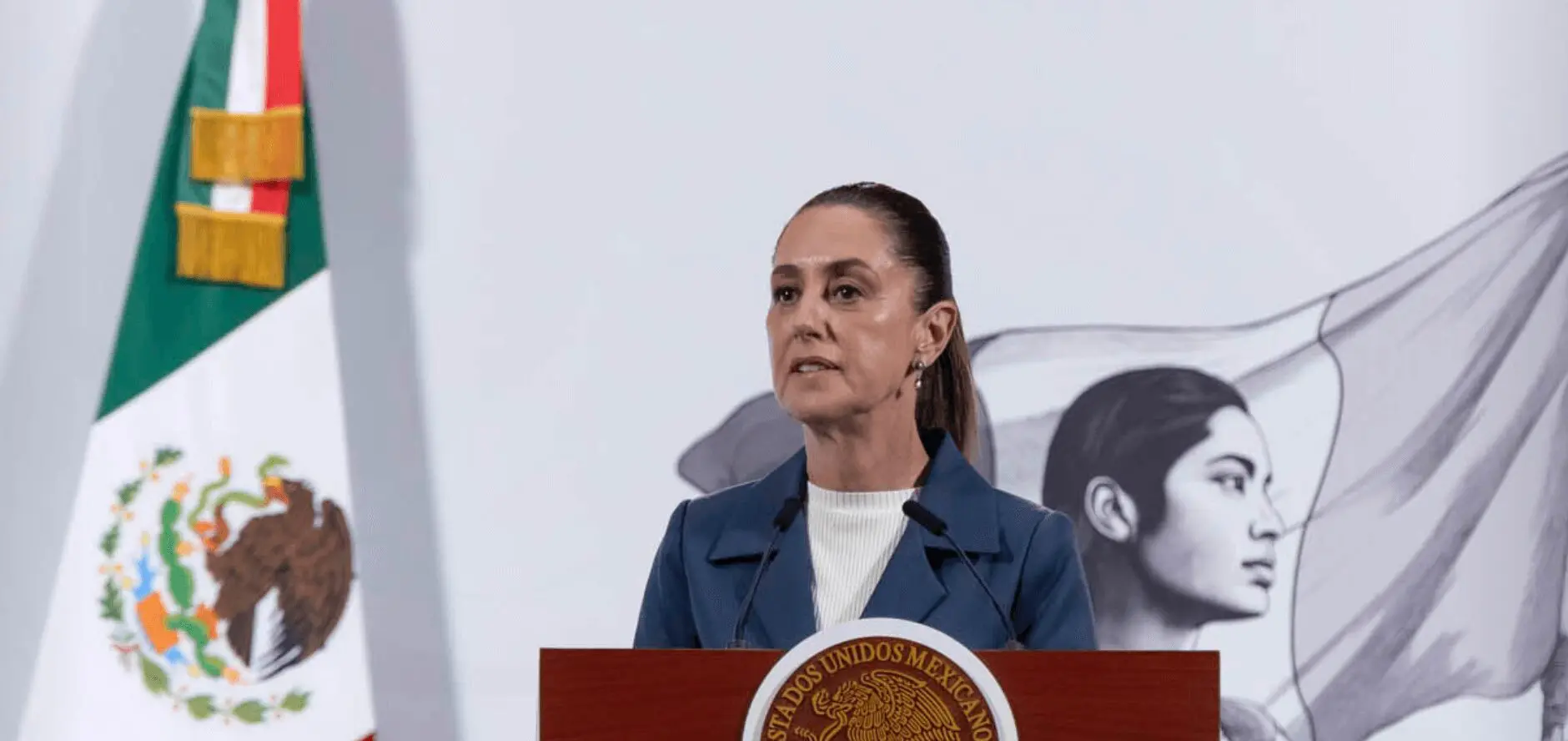 Woman speaking at Mexican presidential podium
