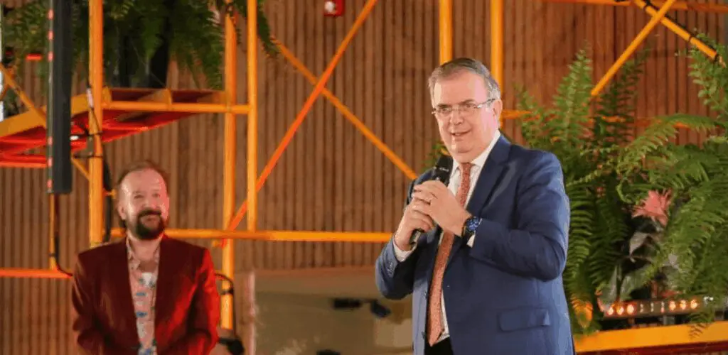 Marcelo Ebrard destaca en What Design Can Do México el valor del diseño y la innovación