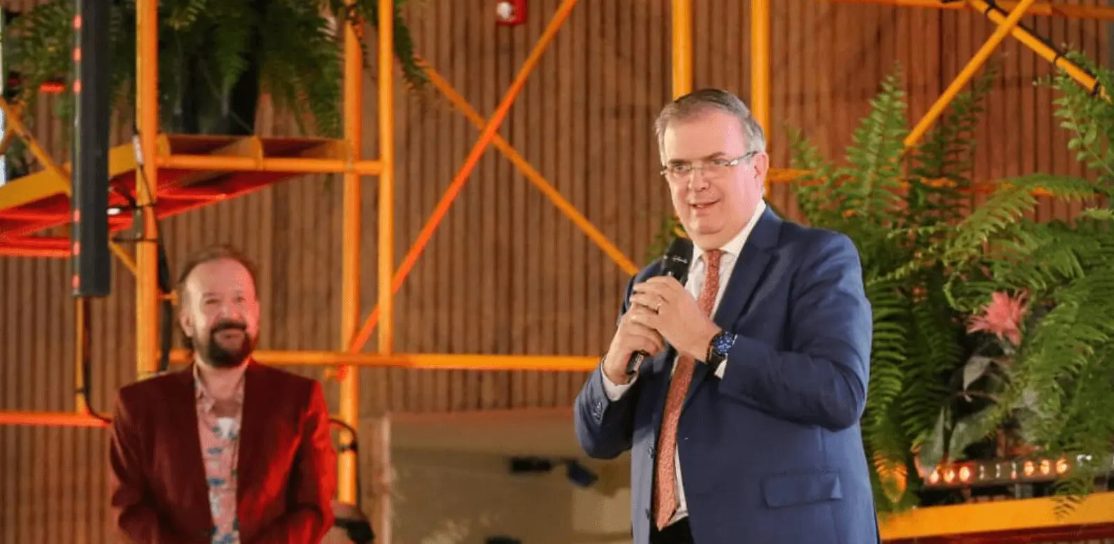 Marcelo Ebrard destaca en What Design Can Do México el valor del diseño y la innovación