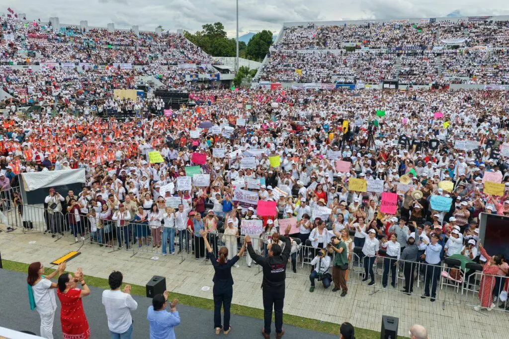 Sheinbaum bate récord histórico al reunir 72 mil personas en su gira nacional en un día.