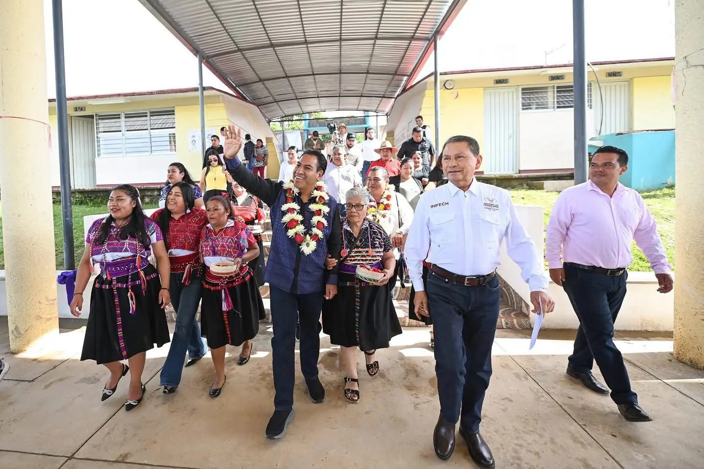 Impulsa Eduardo Ramírez desarrollo en salud y educación en Los Bosques
