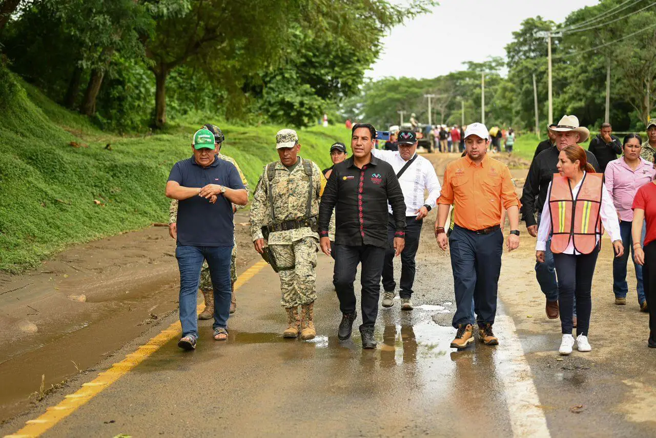 Gobernador de Chiapas supervisa daños de puentes en Mapastepec