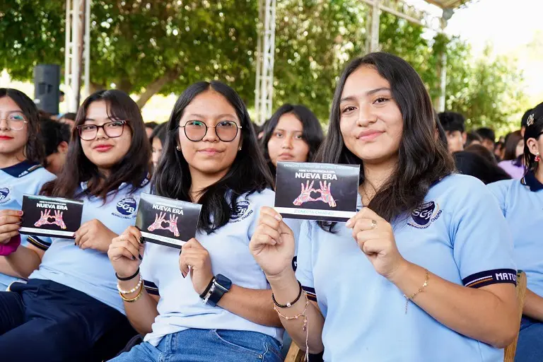 Estudiantes con chip de Conecta Chiapas