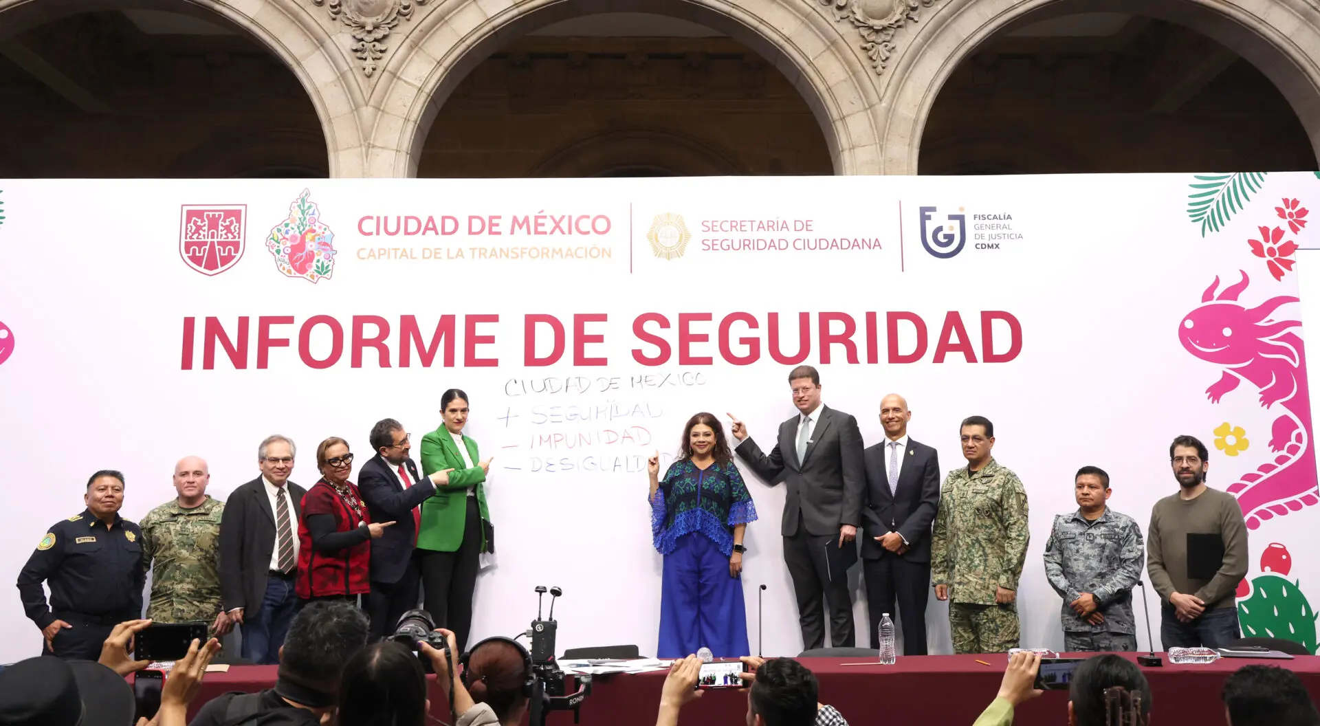 Atención a víctimas de la explosión de pipa de gas en Iztapalapa, CDMX