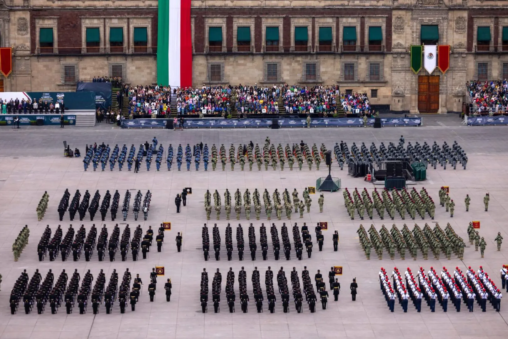Celebran unidad y soberanía en desfile cívico-militar histórico