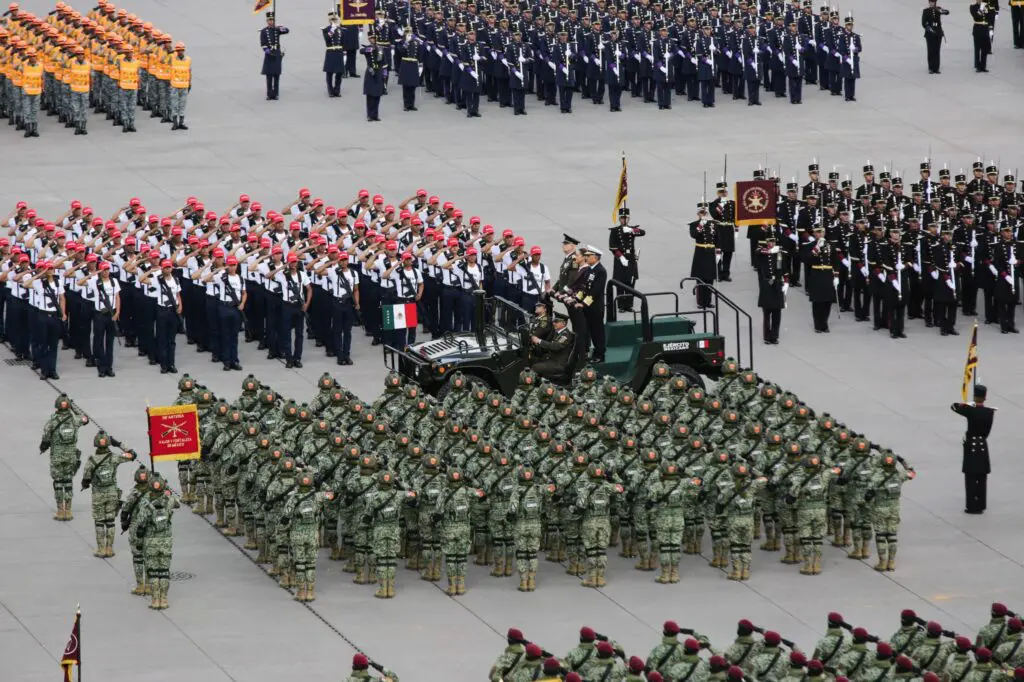 Sheinbaum defiende la soberanía nacional durante desfile militar