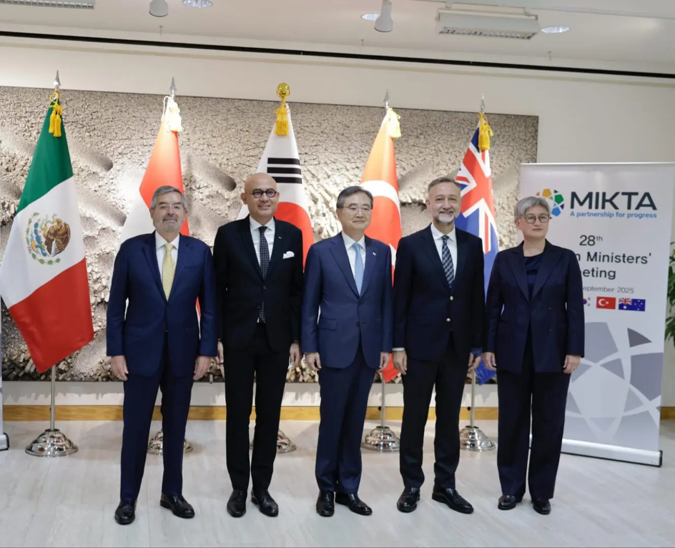 Canciller De la Fuente en reunión MIKTA