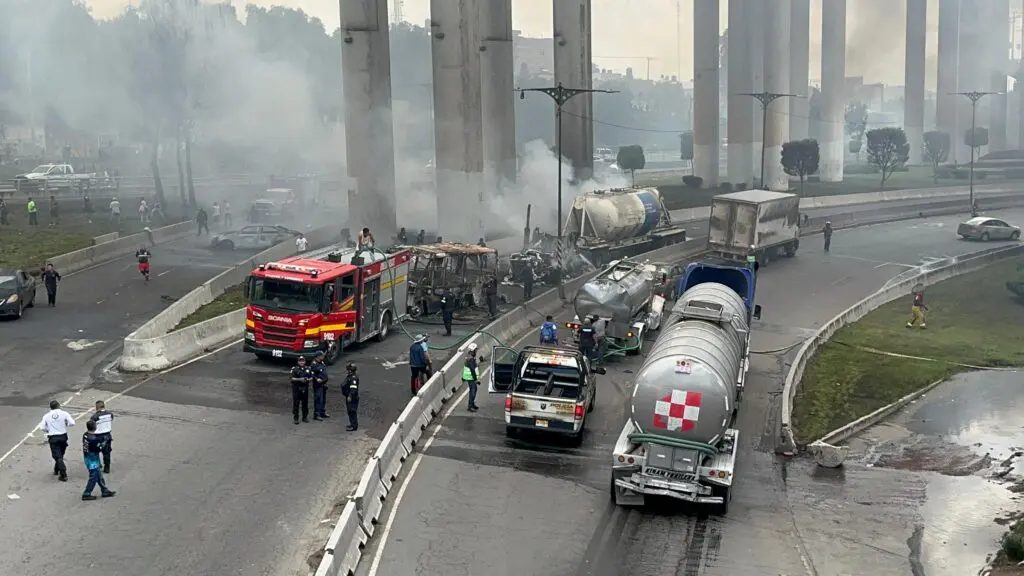 Explosión de pipa en Iztapalapa deja tres muertos y 70 heridos