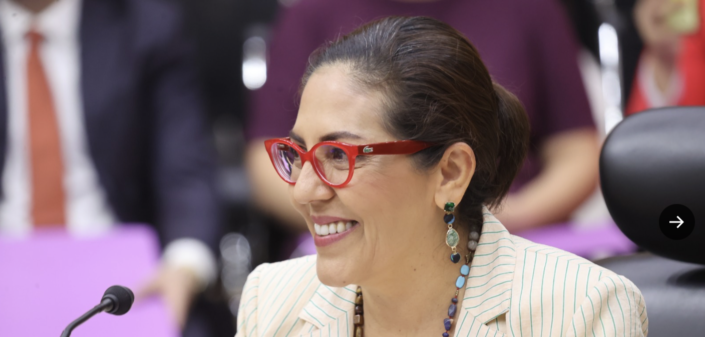 Claudia Zavala planteó que México adopte el voto obligatorio para fortalecer la democracia.