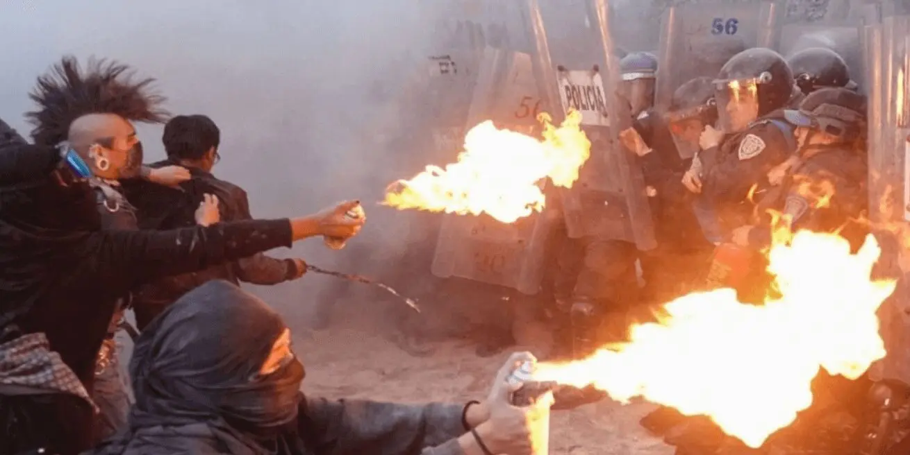 Clara Brugada reconoció a los policías heridos en la marcha del 2 de octubre con un bono de compensación