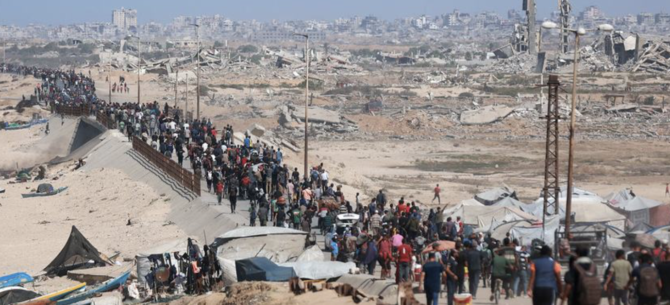 Palestinos retornan a Gaza devastada por Israel