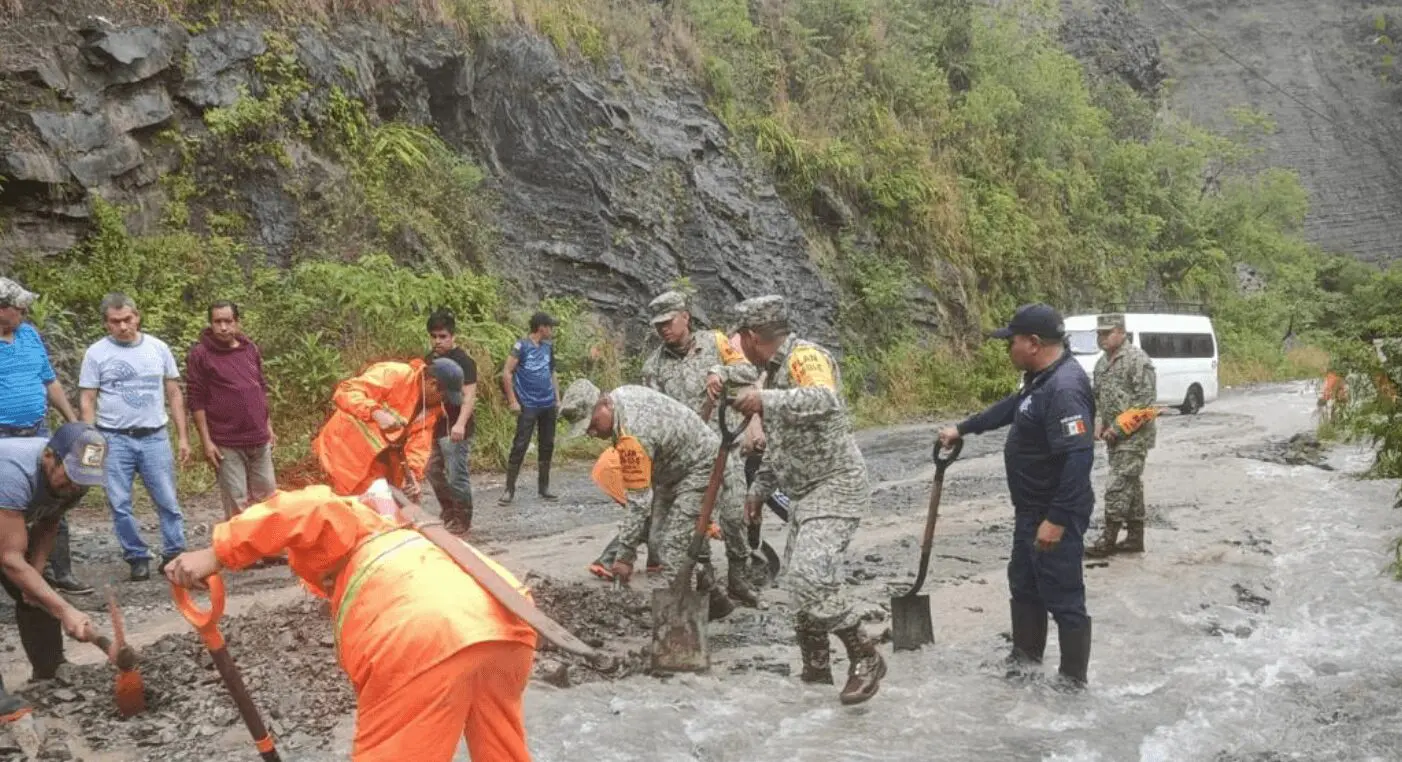 Personal militar y de emergencia desplegado por lluvias en México