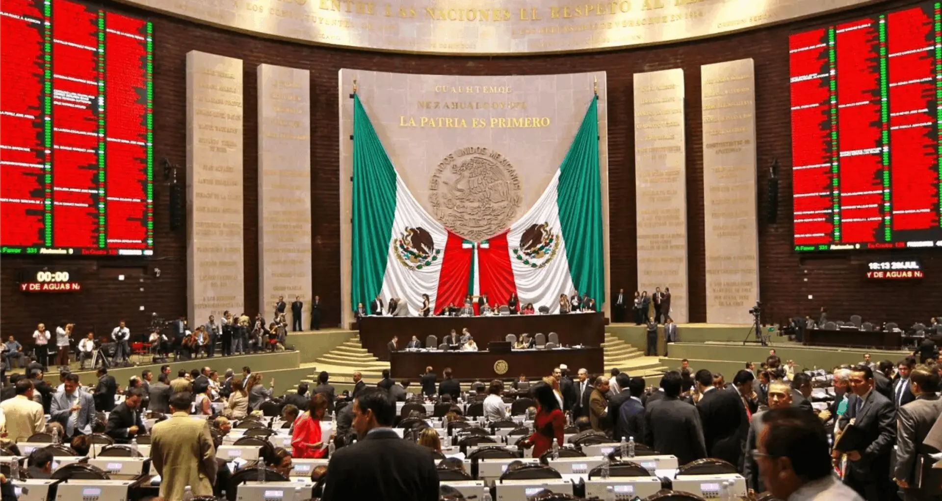 Diputados durante la sesión ordinaria en el Palacio Legislativo de San Lázaro.