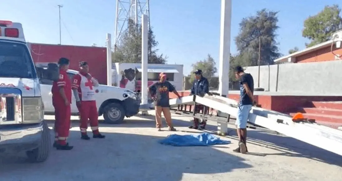 Niño muere en escuela de Coahuila tras accidente con estructura metálica