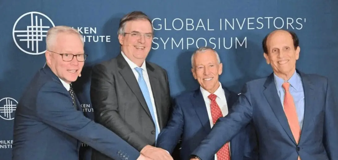 Marcelo Ebrard cerrando el Global Investors Symposium México 2025, Milken Institute