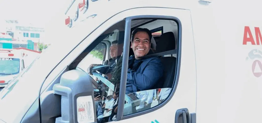 Ambulancias equipadas entregadas a municipios de Chiapas por el gobernador Eduardo Ramírez