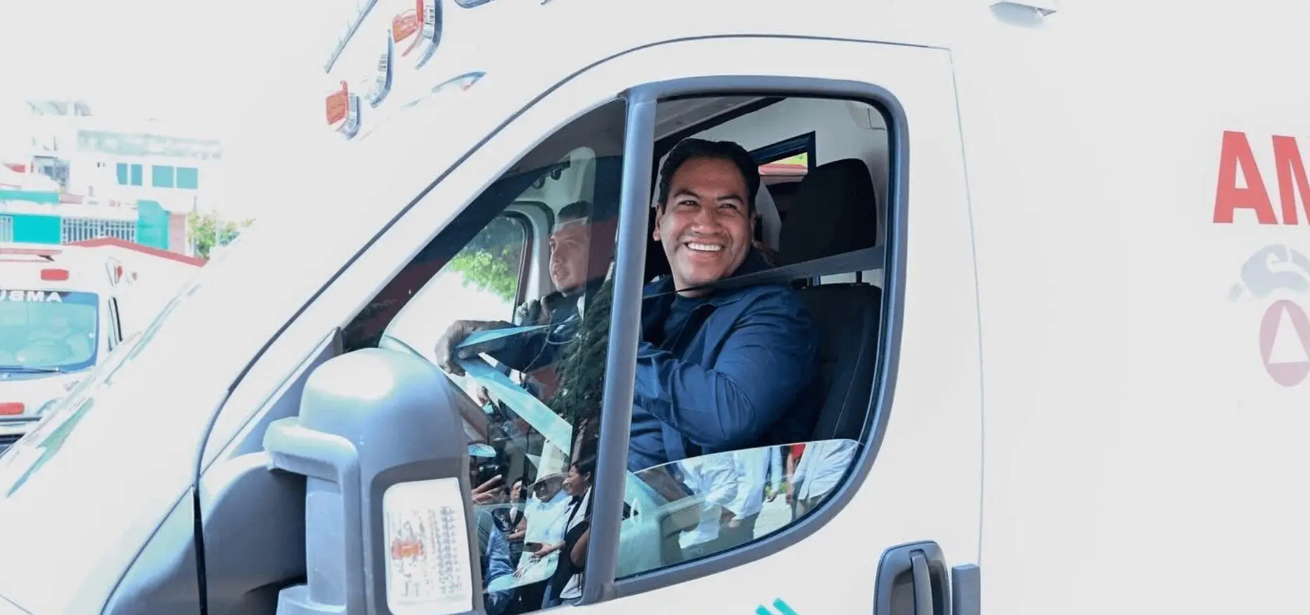 Ambulancias equipadas entregadas a municipios de Chiapas por el gobernador Eduardo Ramírez