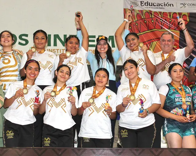 Delegación de Chiapas celebra sus medallas en el Encuentro Nacional Deportivo Indígena 2025.