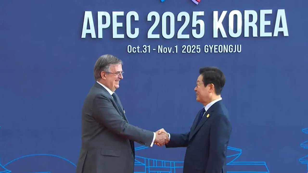 Marcelo Ebrard en cumbre APEC