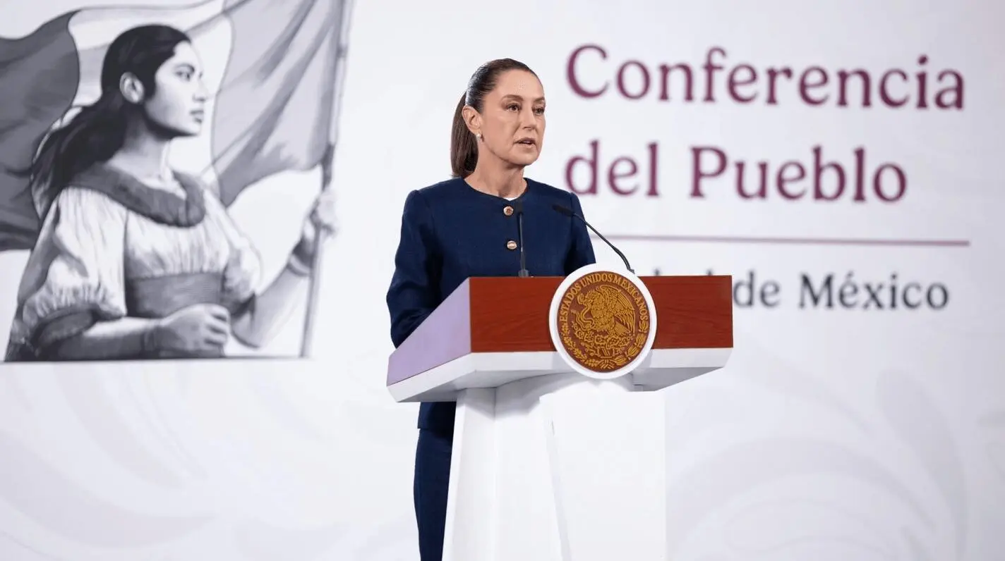Woman speaking at Mexico conference podium