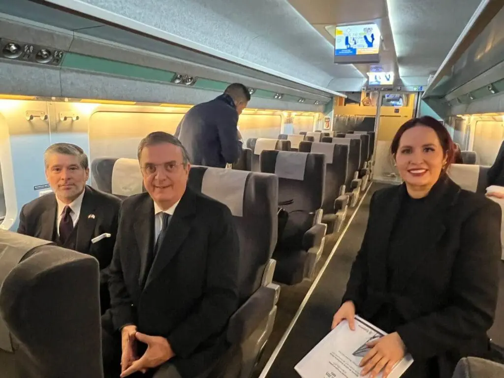 Marcelo Ebrard y equipo mexicano durante su participación en la Cumbre de APEC en Corea del Sur