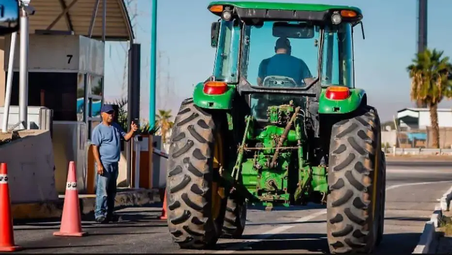Bloqueo de carreteras con tractor en Guanajuato