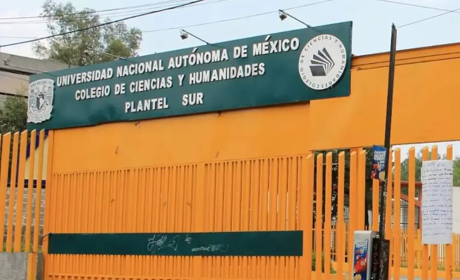 UNAM CCH Plantel Sur orange entrance gate