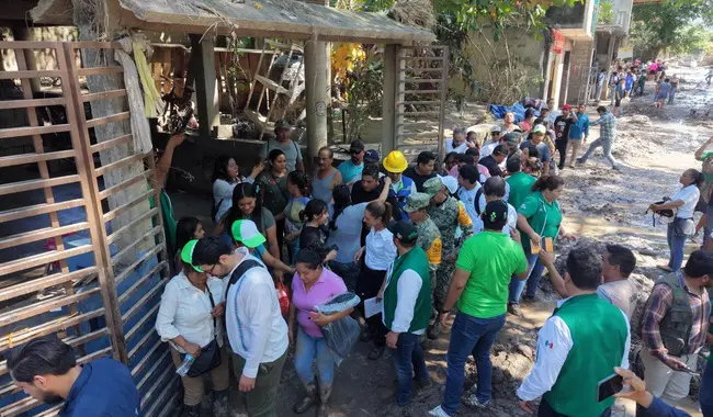 La presidenta Claudia Sheinbaum supervisa labores en El Higo, Veracruz tras las lluvias