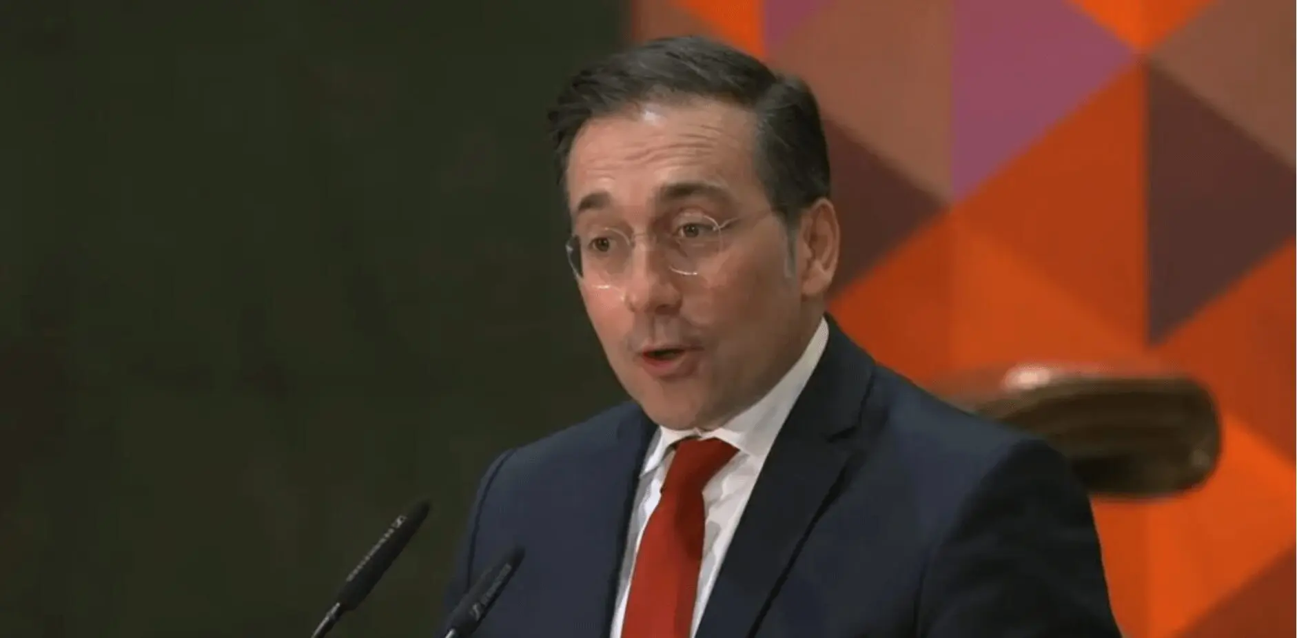 Exige la derecha española renuncia del canciller tras disculpa a México