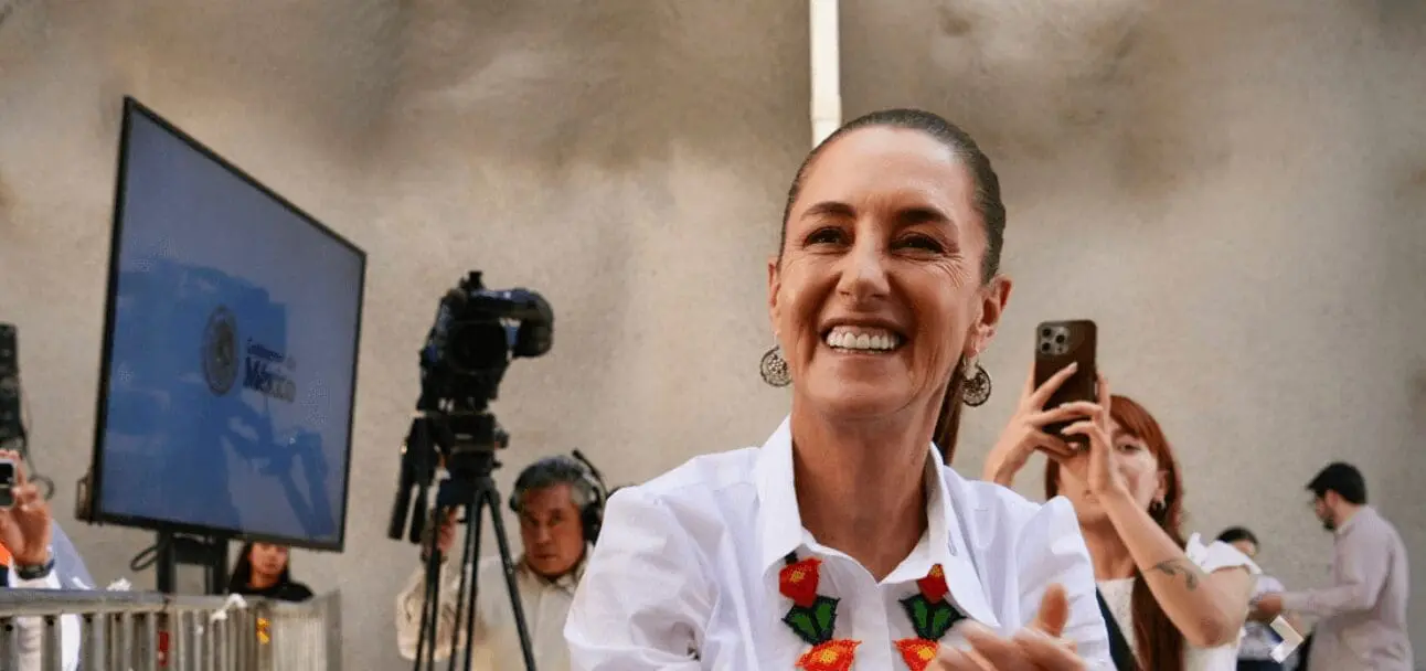 Sheinbaum sonriendo durante la inauguración de la autopista Tepic-Compostela en Xalisco Nayarit