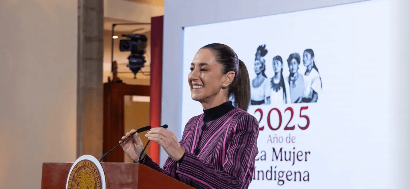 La presidenta Claudia Sheinbaum durante su conferencia matutina en Palacio Nacional.