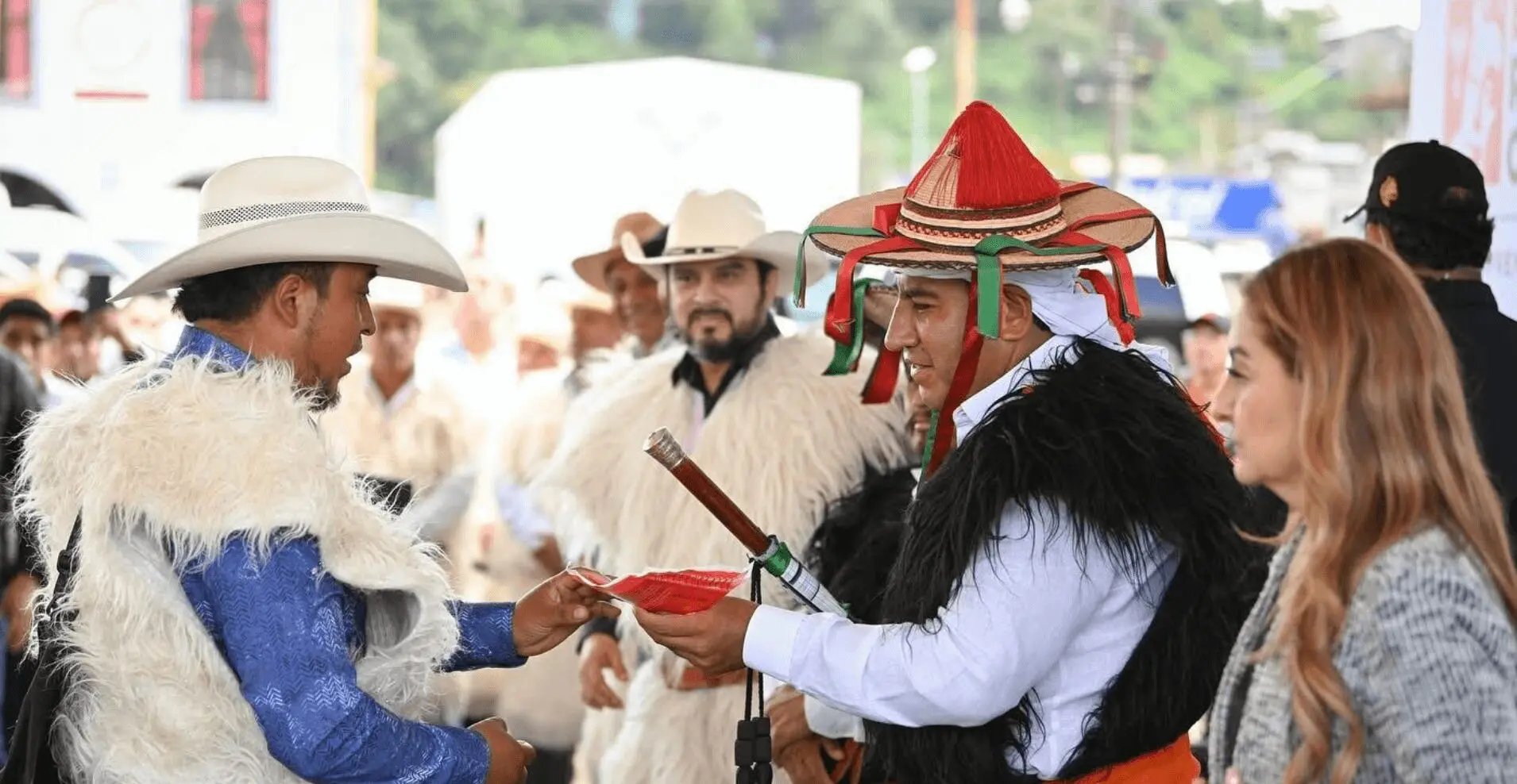 Gobernador Eduardo Ramírez Aguilar durante gira de acciones de bienestar en Chamula, Chiapas.