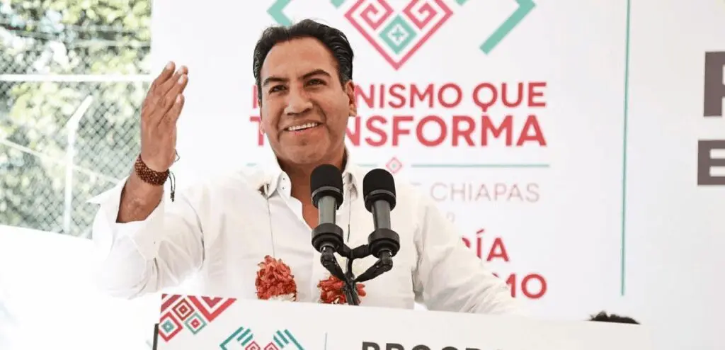 Eduardo Ramírez Aguilar encabezó la entrega de nuevas áreas educativas en el Plantel 236.