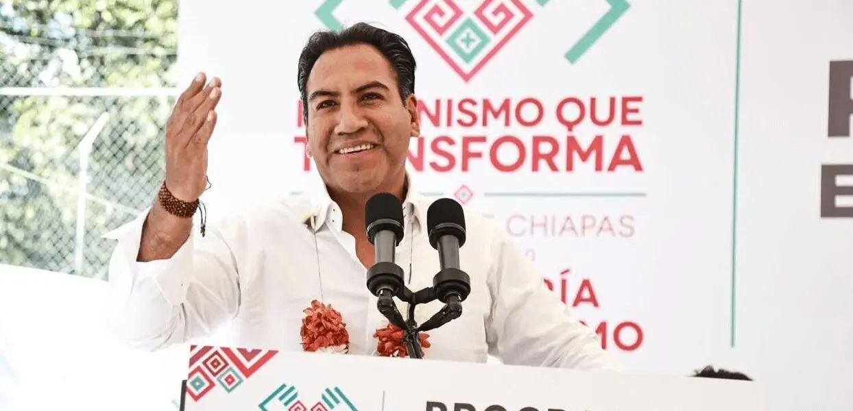 Eduardo Ramírez Aguilar encabezó la entrega de nuevas áreas educativas en el Plantel 236.