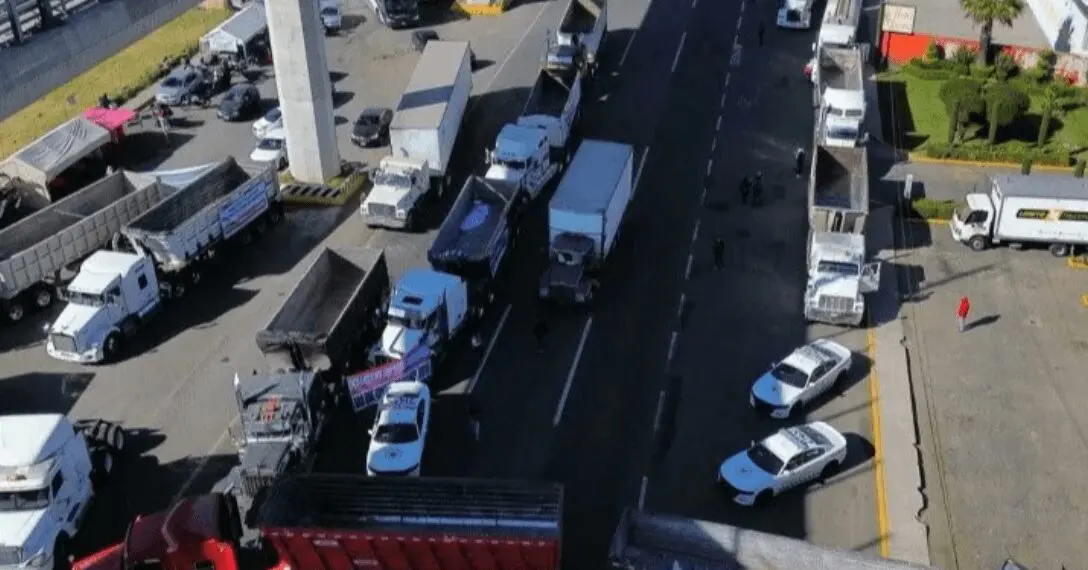 Bloqueo de transportistas en Ciudad de México durante protestas nacionales.