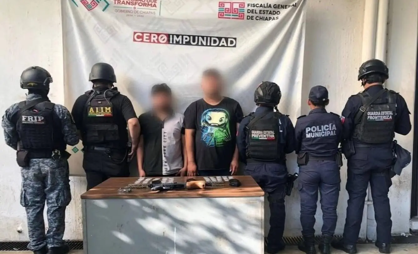 Police detain three suspects with displayed firearms