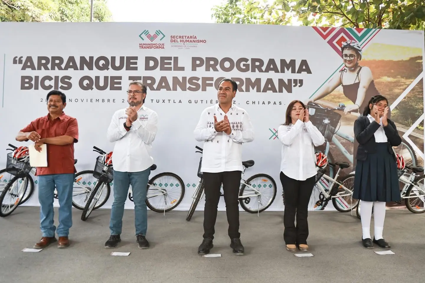 Entrega de Bicis que Transforman a estudiantes de Copoya