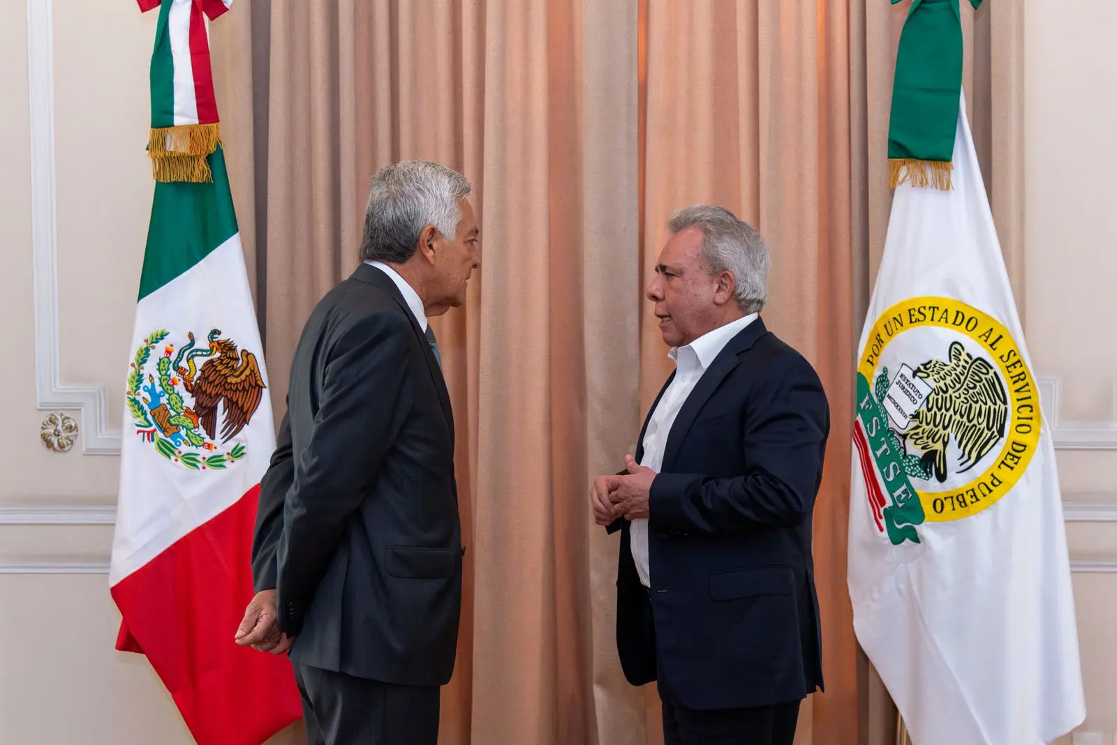 Marco Antonio García Ayala, líder de la FSTSE, durante conferencia de prensa sobre reforma sindical