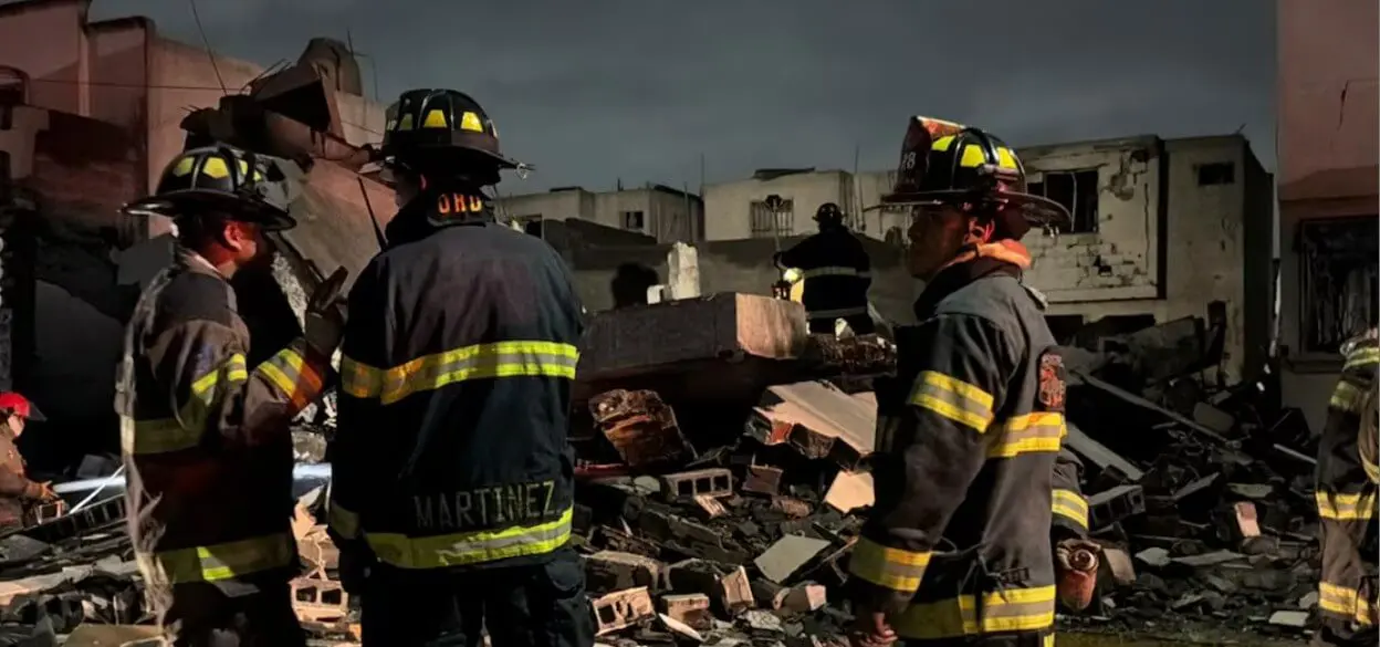 Bomberos en incendio de Nuevo León