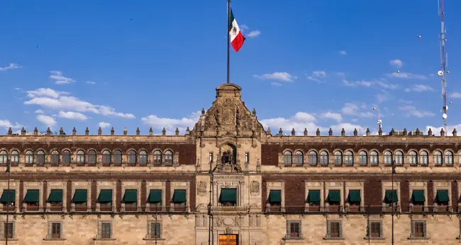 Claudia Sheinbaum en reunión con su gabinete en Palacio Nacional para afinar el Plan Michoacán