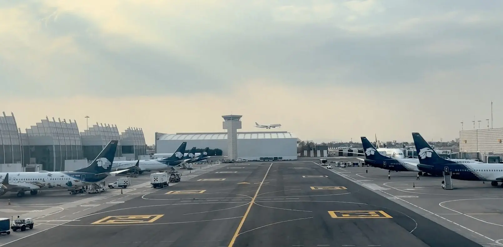 Aeropuerto Internacional de la Ciudad de México durante operaciones regulares