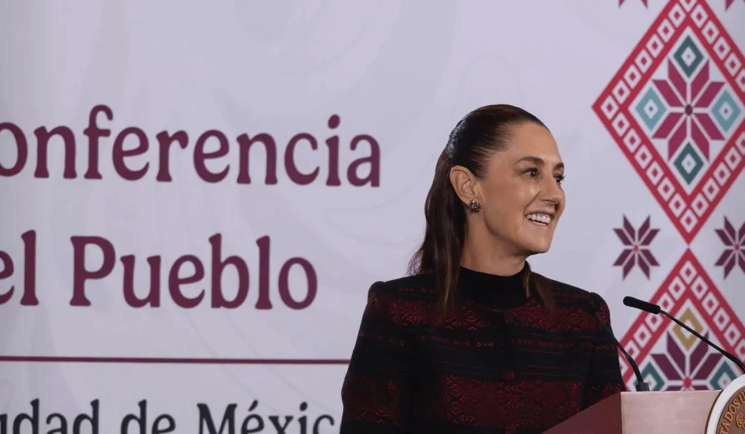 Claudia Sheinbaum durante la mañanera donde informa sobre la reforma a la Ley de Ascensos de la Armada