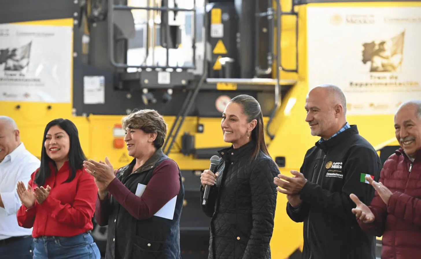 Claudia Sheinbaum entrega trenes de repavimentación a municipios del Estado de México