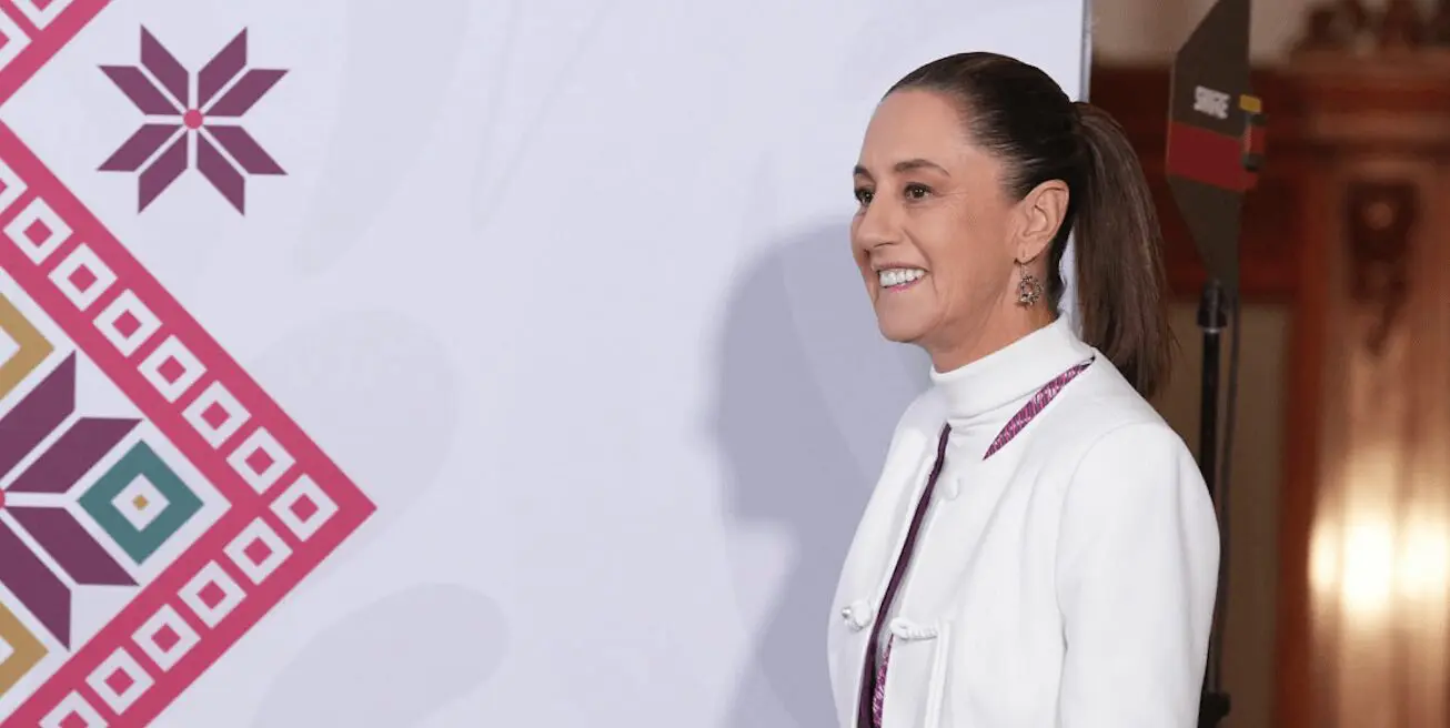 Sheinbaum durante conferencia en Palacio Nacional sobre la alianza Volaris y Viva Aerobús