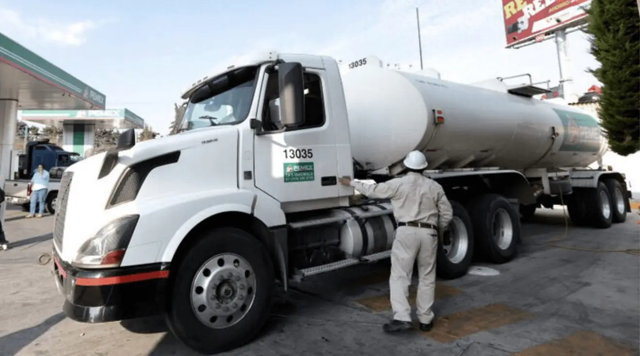 Conductores de pipas de gas durante jornada de certificación nacional