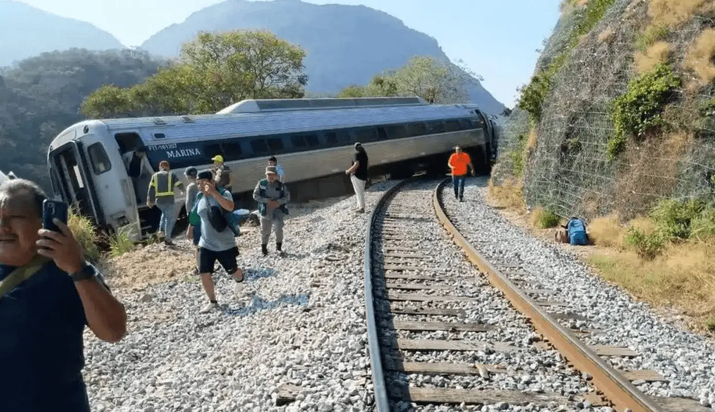 Descarrilamiento del Tren Transístmico en Oaxaca atendido por autoridades federales