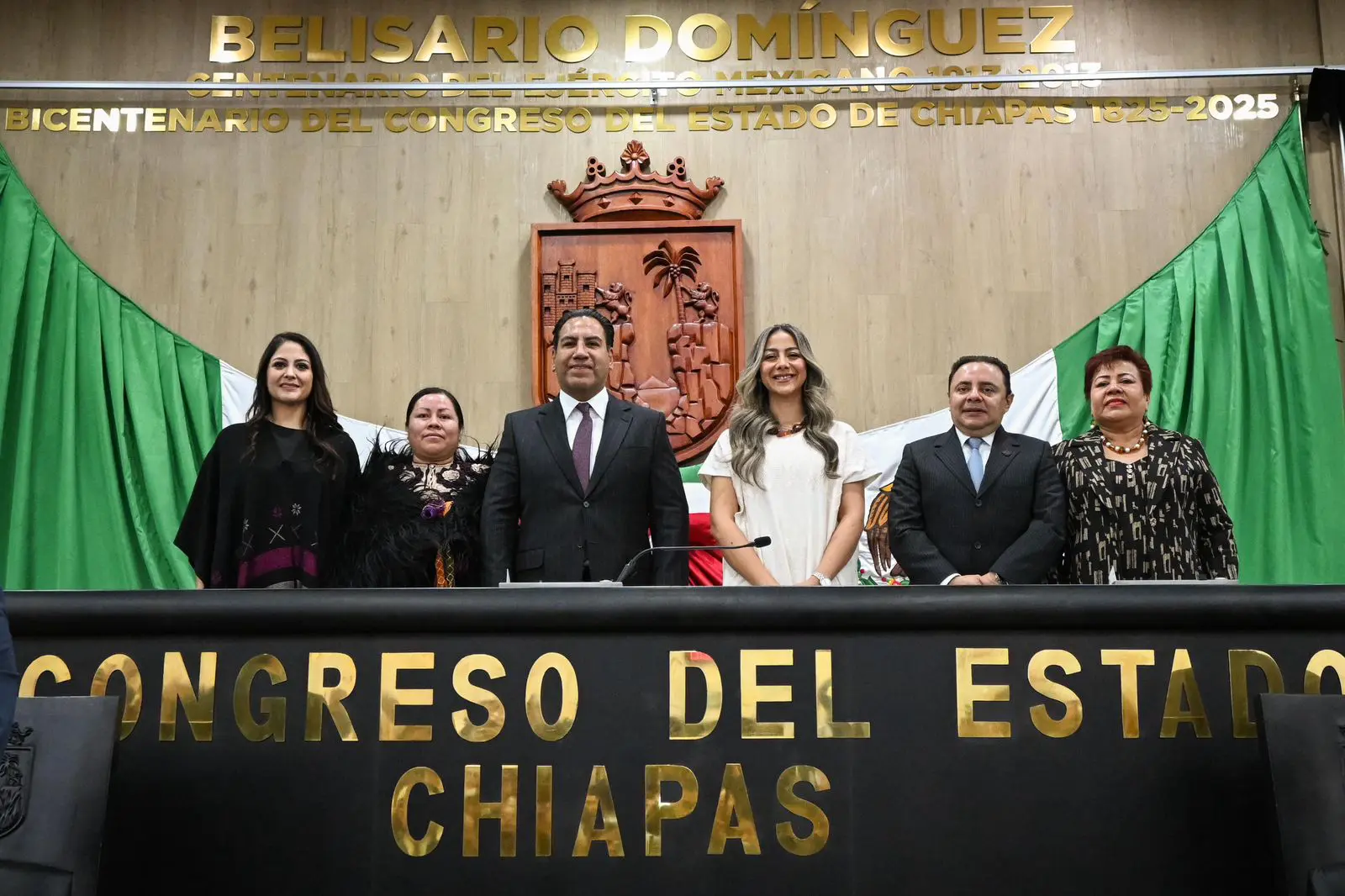 Develación del Bicentenario del Congreso de Chiapas en el muro de honor del Poder Legislativo